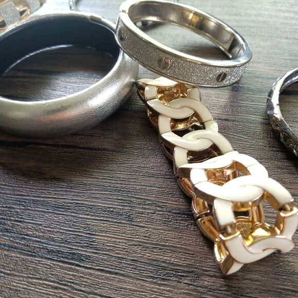 5 Bangles gold and silver toned ; 1 chain bracelet cream/gold resin - Picture 3 of 3